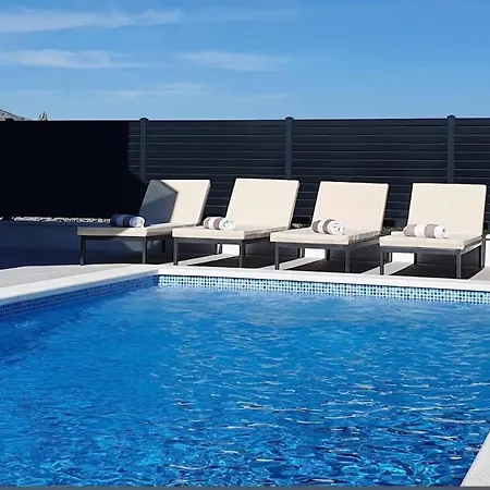 Villa Black Pearl